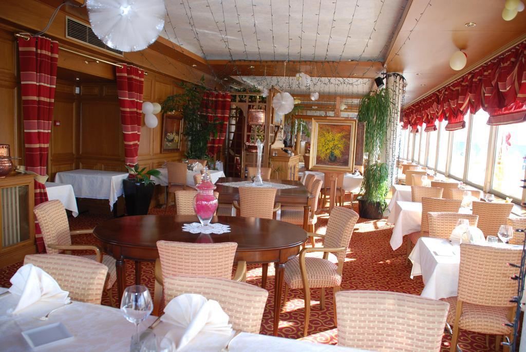 Hotel Restaurant Le Bellevue Montrichard 3 Etoiles Exterior foto